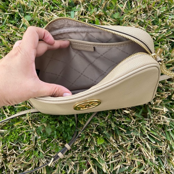 Michael Kors Light Camel Shoulder Bag - Picture 4 of 6